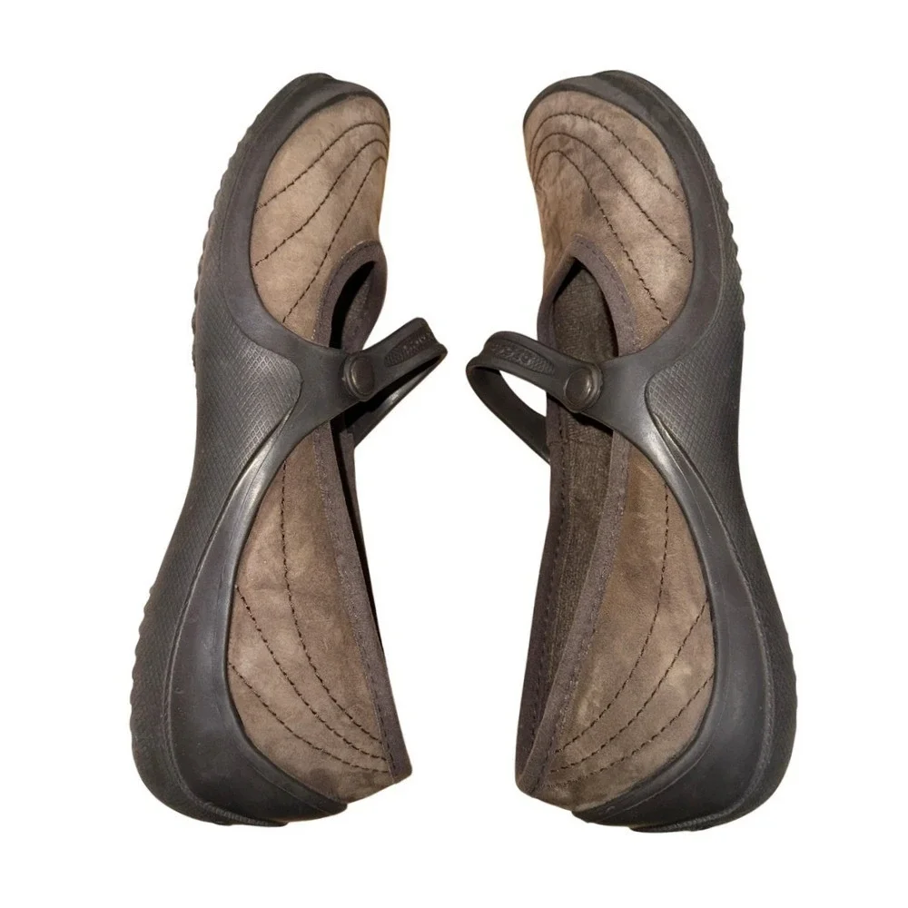 Crocs Mary Jane Flats Womens 8 Pre-Owned Shoe Brown Nubuck Leather SlipOn Travel